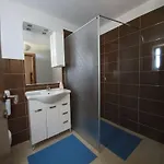בית נופש Aura *